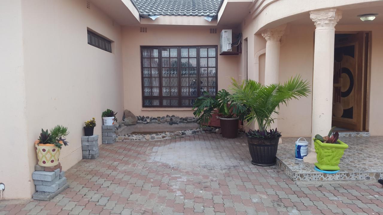 Tintech Bed & Breakfast Francistown Bagian luar foto