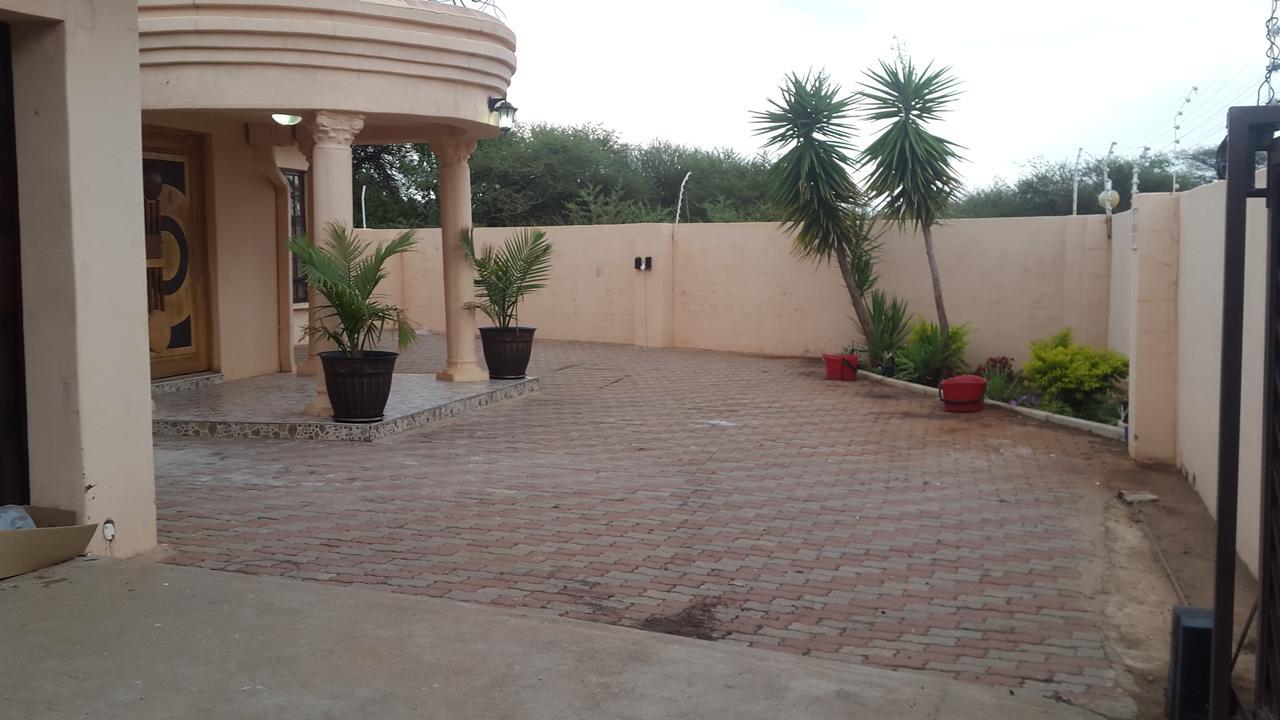 Tintech Bed & Breakfast Francistown Bagian luar foto