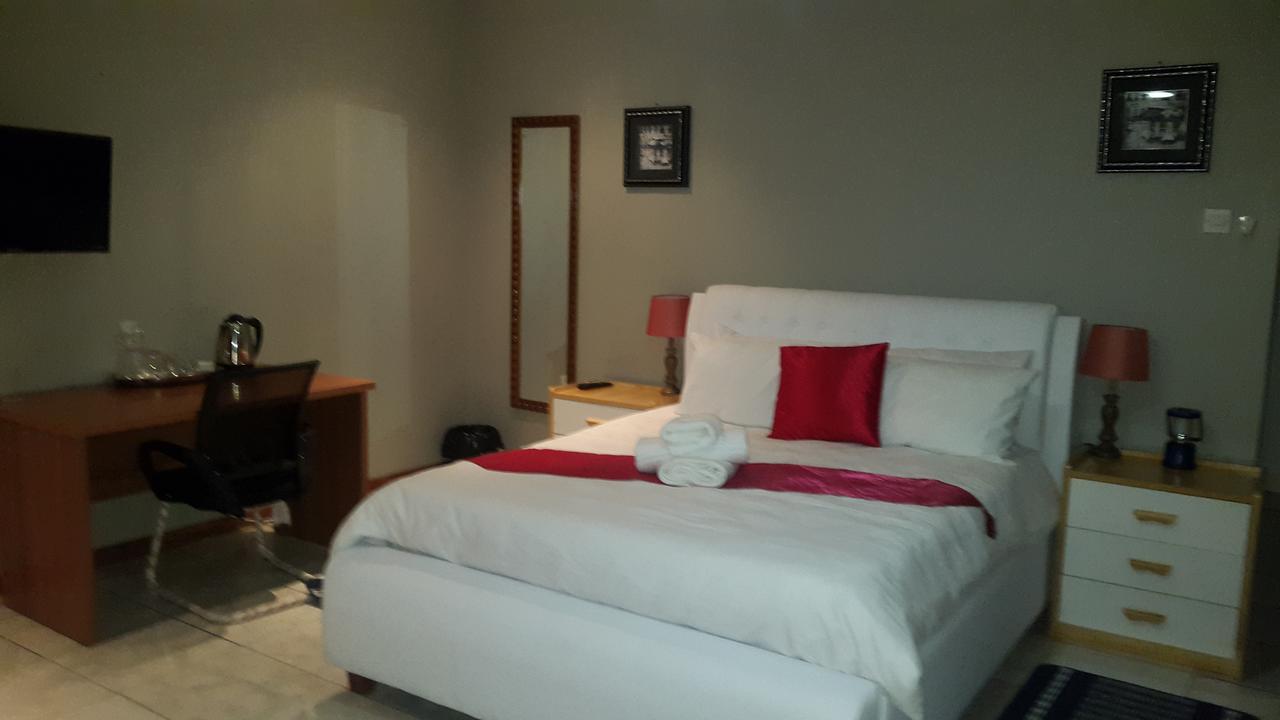 Tintech Bed & Breakfast Francistown Bagian luar foto