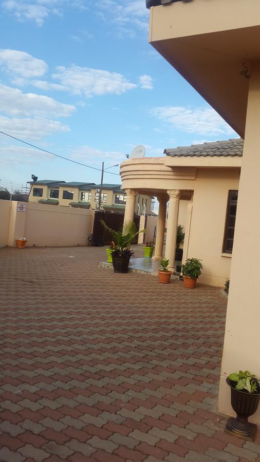 Tintech Bed & Breakfast Francistown Bagian luar foto