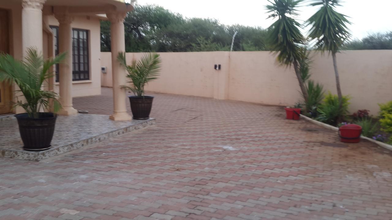 Tintech Bed & Breakfast Francistown Bagian luar foto