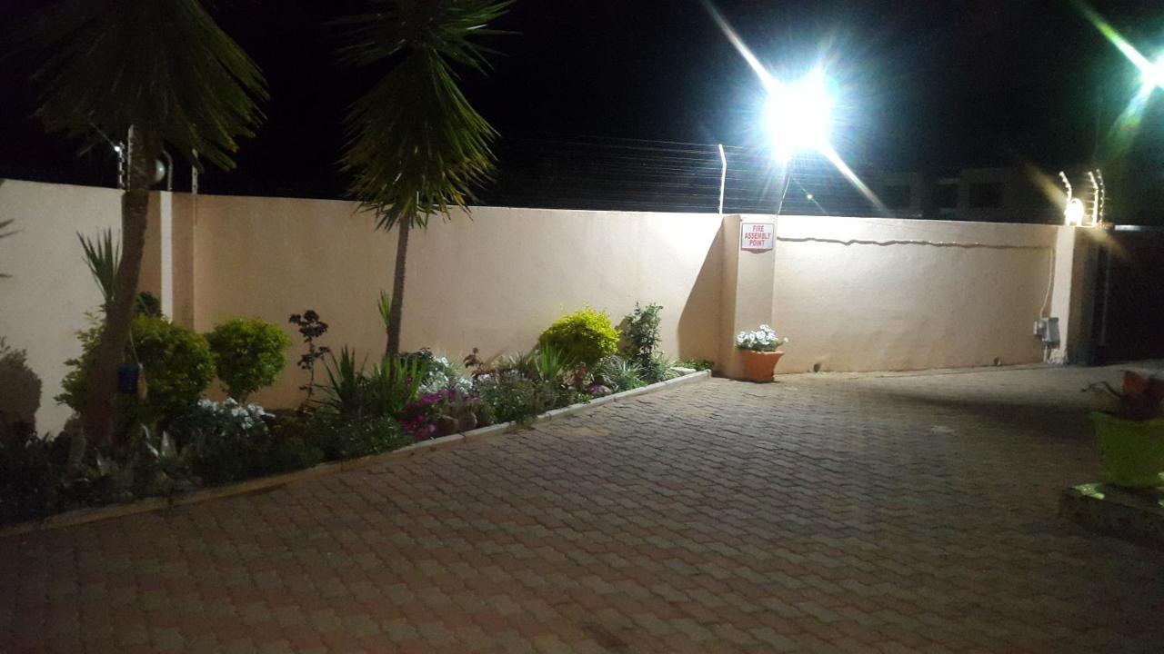 Tintech Bed & Breakfast Francistown Bagian luar foto